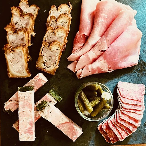 Charcuterie Mesnil Montrivaut Gîte et SPA