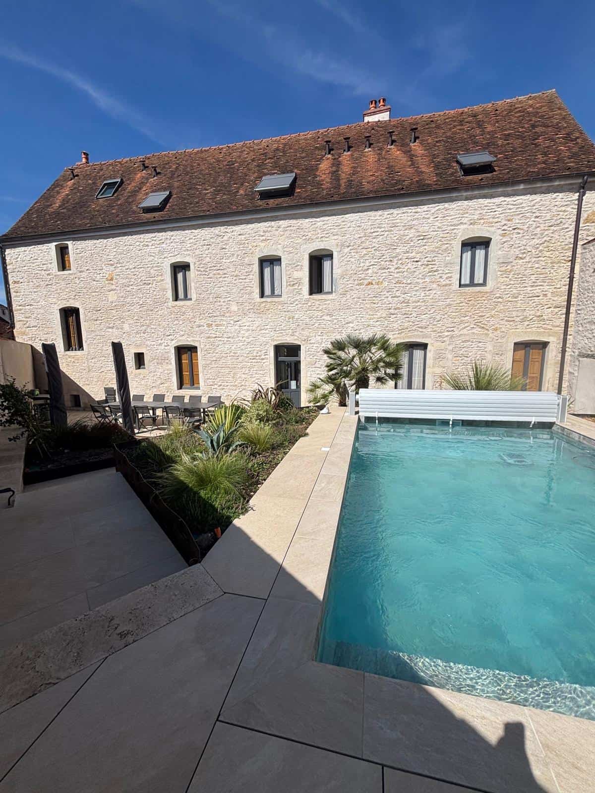 facade-piscine-gite-mesnil-montrivaut Détail - pièce commune